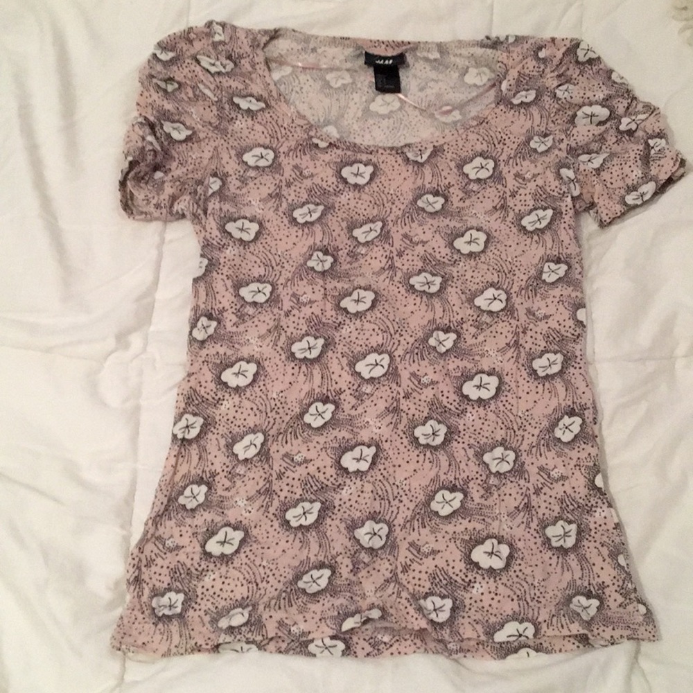 H&M pink floral tee 🌸